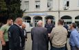 Drejtori i Përgjithshëm takohet në Spitalin e Traumës, me familjarët e punonjësit të Policisë që u aksidentua në Peshkopi
