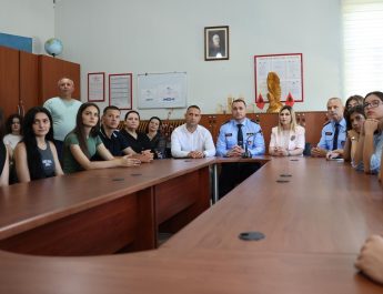 Shkodër/Drejtori i Përgjithshëm Ilir Proda, takim me maturantë, për t’i orientuar për studime në AS