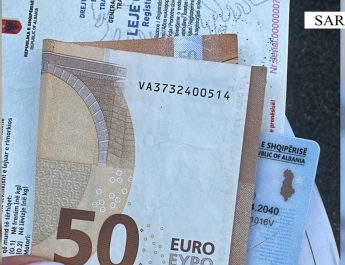 Sarandë/Tentoi të korruptonte punonjësit e Policisë, procedohet penalisht
