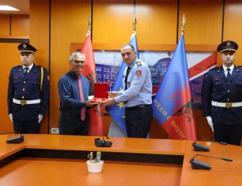 Drejtori i Përgjithshëm Ilir Proda i akordoi “Certifikatën e Karrierës”, Drejtuesit Osman Qystri