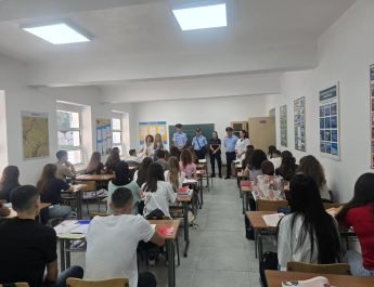 Kavajë/Takime periodike në shkollat dhe gjimnazet e rrethit, për të përmbushur objektivin madhor, sigurinë e nxënësve