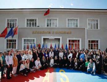 Akademia e Sigurisë/Certifikohen 112 oficerëve të rinj të sigurisë në shkolla