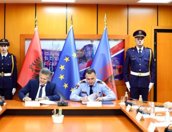Drejtoria e Përgjithshme e Policisë së Shtetit dhe Shoqata Shqiptare e Bankave (AAB) nënshkruajnë Memorandum Mirëkuptimi me prioritet sigurinë kibernetike.