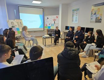 Lezhë/Zhvillohen takime me nxënësit, për sigurinë në shkolla