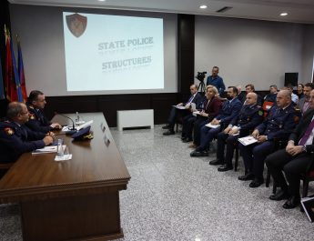 Policia e Shtetit/Zhvillohet takim mes drejtuesve të lartë të Policisë së Shtetit, drejtuesve të programeve dhe projekteve që asistojnë Policinë e Shtetit dhe Oficerëve Policorë Ndërlidhës të atashuar në vendin tonë