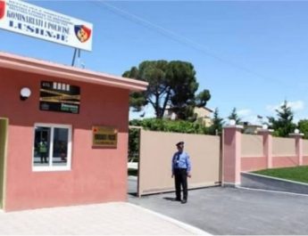 Lushnjë/Identifikohet dhe shpallet në kërkim një shtetas i dyshuar për zjarrvënie