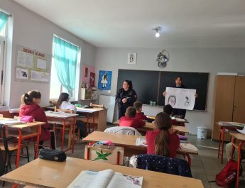 Qarku Vlorë/Takime sensibilizuese me nxënësit, në kuadër të programit “Siguria e të rinjve”