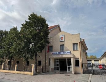 Kukës/Kapet dhe vihet në pranga një 42-vjeçari në kërkim, i dënuar me 9 muaj burgim, për plagosjen e një shtetasi