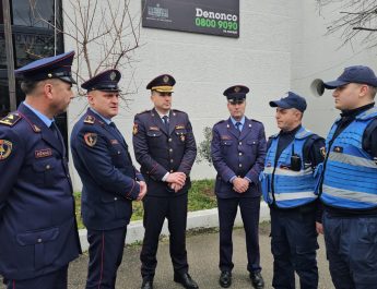 Drejtori i Përgjithshëm Ilir Proda falënderoi 2 punonjës policie që neutralizuan dhe arrestuan autorin e vjedhjes me armë, në një bankë