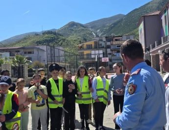 Gjirokastër/Vijojnë takimet informuese dhe sensibilizuese në shkolla.