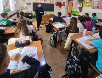 Vlorë/Vijojnë takimet informuese dhe sensibilizuese në shkolla