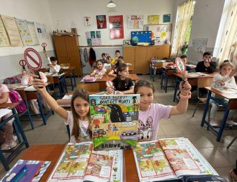 Durrës/Zhvillohet takim me nxënësit e disa shkollave, me temë “Siguria në rrugë”