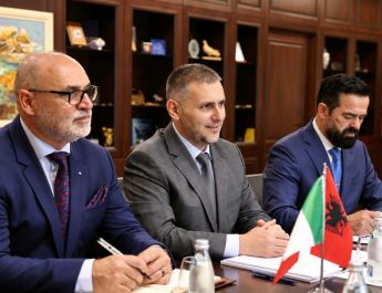 Drejtori i Përgjithshëm i Policisë së Shtetit Skender Hita priti në takim 2 drejtues të Policisë italiane