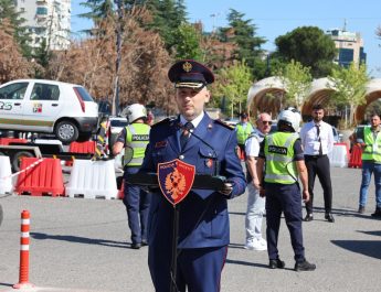 Tiranë/Policia e Shtetit dhe EVU, aktivitet sensibilizues për sigurinë rrugore