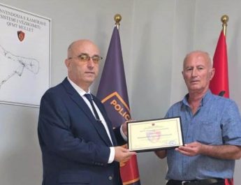 Drejtori i Përgjithshëm i Policisë së Shtetit, Drejtues Madhor Skender Hita, ka vlerësuar me Certifikatën e Shërbimeve të Dalluara z. Xhemal Bregu
