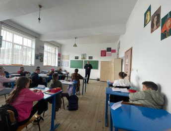Maliq/Orë edukative me nxënësit e shkollës 9-vjeçare “Agimi”
